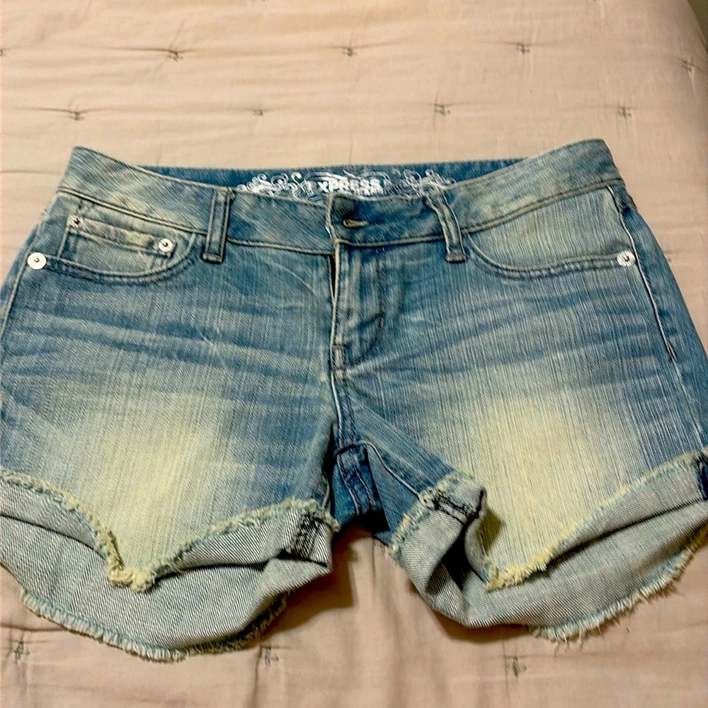 Express Jean shorts size 6. Never worn